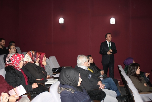 Medeniyetler Başkenti İstanbul'un Kültür ve Turizm İl Müdürlüğü vazifesini deruhte eden Nedret Apaydın, 27 Ocak Cuma akşamı Ali Emiri Kültür Merkezinde tarih severlerle bir araya geldi.