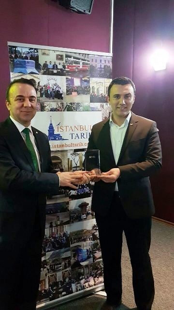 Medeniyetler Başkenti İstanbul'un Kültür ve Turizm İl Müdürlüğü vazifesini deruhte eden Nedret Apaydın, 27 Ocak Cuma akşamı Ali Emiri Kültür Merkezinde tarih severlerle bir araya geldi.