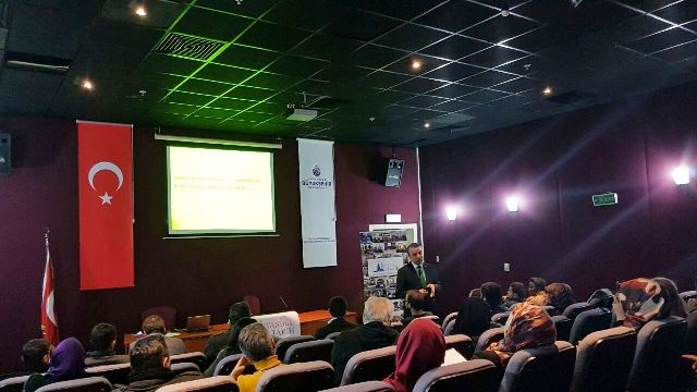 Medeniyetler Başkenti İstanbul'un Kültür ve Turizm İl Müdürlüğü vazifesini deruhte eden Nedret Apaydın, 27 Ocak Cuma akşamı Ali Emiri Kültür Merkezinde tarih severlerle bir araya geldi.