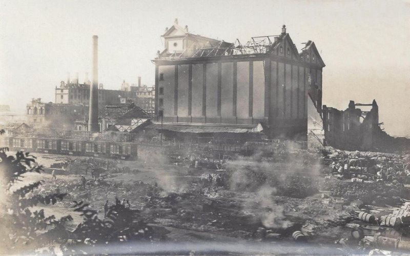 6 Eylül 1917′de Haydarpaşa, cehennemi yaşadı. Suriye Cephesi’ndeki Dördüncü Ordu’ya asker, silah ve cephane götürmek üzere harekete hazır bekleyen bir trenle, yolcu dolu bir banliyö treni patlatıldı. Gar harabeye döndü. Yüzlerce insan öldü.

