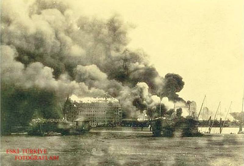 6 Eylül 1917′de Haydarpaşa, cehennemi yaşadı. Suriye Cephesi’ndeki Dördüncü Ordu’ya asker, silah ve cephane götürmek üzere harekete hazır bekleyen bir trenle, yolcu dolu bir banliyö treni patlatıldı. Gar harabeye döndü. Yüzlerce insan öldü.
