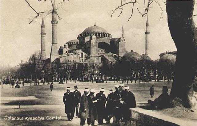 Büyük Roma İmparatorluğunun doğudaki son kalesi Bizans’ın göz bebeği muhteşem mabedi olan ve Fatih Sultan Mehmed tarafından Camiye çevrilmesi neticesinde Hilal’in Haç’a galibiyetinin simgesi sayılan Ayasofya’yı, Müze Müdürü Hayrullah Cengiz ile konuştuk…