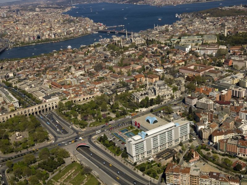 İstanbul’un fethinden sonra, İstanbul’un mevcut su sorununu gidermek için, Fatih Sultan Mehmet tarafından, kemerin su şebekeleri onartılıp, kemere ilaveler yapılarak, istanbul’un su sorunu çözüme kavuşturulmaya çalışılır. 