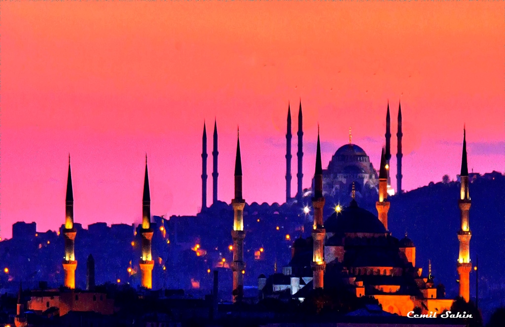 Kubbelerin Üstadı Cemil Şahin'in Objektifinden İstanbul Camilerine İstanbul Tarih farkıyla birde bu şekilde bakın.