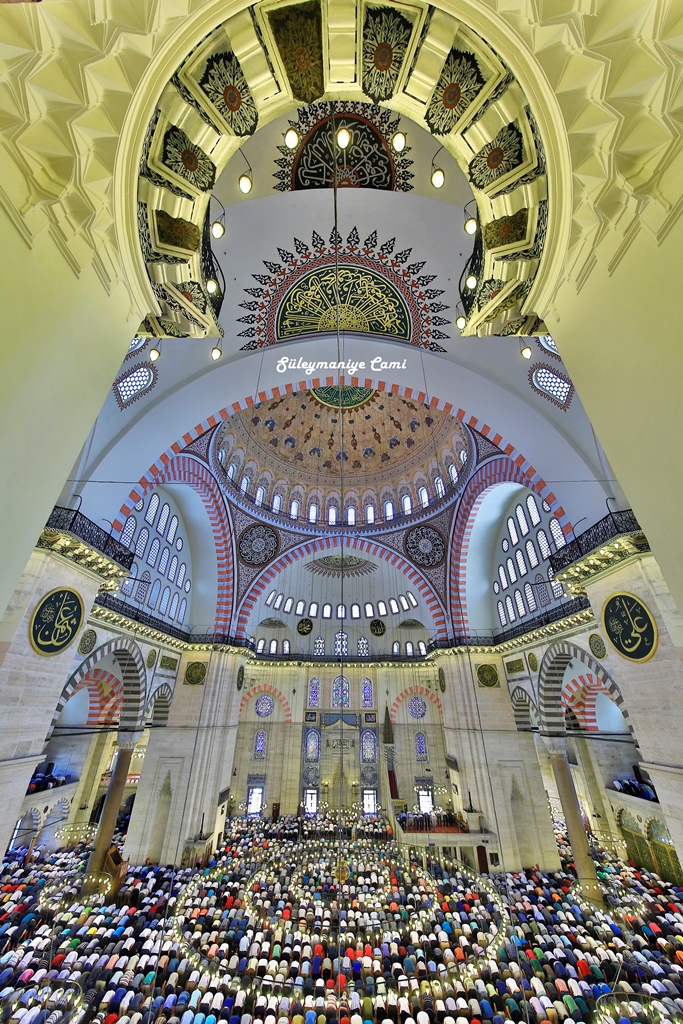 Kubbelerin Üstadı Cemil Şahin'in Objektifinden İstanbul Camilerine İstanbul Tarih farkıyla birde bu şekilde bakın.
