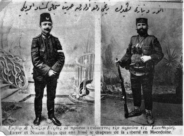 Resneli Niyazi Bey’in Edebiyatımıza kazandırdığı diğer bir deyim ise ““Ne Şehittir ne Gâzi pisi pisine gitti Niyazi” tabiridir. Resneli Niyazi Bey, Meşrutiyet’in ilanı sonrası geldiği İstanbul’da İttihat ve Terakki’nin şahsi menfaatleri doğrultusunda izlemiş olduğu siyaseti benimsememiş ve siyasetten çekilerek memleketine dönmüştür. 29 Nisan 1913’te Arnavutluk’un Avlonya limanına 8 kişi gelmiştir. İttihat ve Terakki mensubu olduğunu söyleyen bu kişiler, Resneli’yi İstanbul’a davet etmek için gelmişlerdi. İçlerinden Resneli’nin koruması olduğunu söyleyen kişi, limanda gemiyi bekledikleri esnada birkaç el ateş ederek Resneli’yi öldürmüştü. Öldürülme nedeni karanlıkta kaldığı için kendisine atfen,”Ne şehittir ne de gazi, pisi pisine gitti Niyazi” deyimi Türk milletinin hafızasına kazındı.