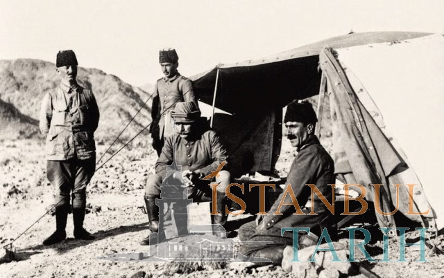Tarihten geriye yaşayan iki nesne kalır. Biri ilhamdır. Diğeri ibrettir. Tarihten ilham ve ibret alabilen toplumlar başarılı ve güçlü olurlar. Şanlı bir tarihin mensupları olan bizler tarihimizin şeref levhaları olan büyüklerimizi layıkıyla tanımalı, onların örnek hayatlarından ibret ve ilham almalıyız. Bu ibretlik hayata sahip olan büyüklerimizden birisi de ebedi istirahatgâh 