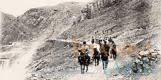 Tarihten geriye yaşayan iki nesne kalır. Biri ilhamdır. Diğeri ibrettir. Tarihten ilham ve ibret alabilen toplumlar başarılı ve güçlü olurlar. Şanlı bir tarihin mensupları olan bizler tarihimizin şeref levhaları olan büyüklerimizi layıkıyla tanımalı, onların örnek hayatlarından ibret ve ilham almalıyız. Bu ibretlik hayata sahip olan büyüklerimizden birisi de ebedi istirahatgâh 