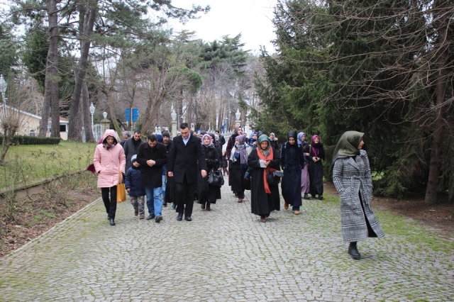 Bir döneme adını vermiş, yaşadığı asra mührünü vurmuş, Üç kıtanın son hükümdarı Sultan İkinci Abdülhamid Han'ın şehzadelik mekanı Maslak Kasrı'na, padişahlığı döneminde devleti dare ettiği Yıldız Sarayı'na ve çevresine ziyarette bulunduk.