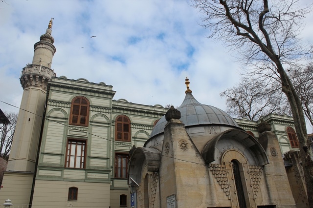 Bir döneme adını vermiş, yaşadığı asra mührünü vurmuş, Üç kıtanın son hükümdarı Sultan İkinci Abdülhamid Han'ın şehzadelik mekanı Maslak Kasrı'na, padişahlığı döneminde devleti dare ettiği Yıldız Sarayı'na ve çevresine ziyarette bulunduk.