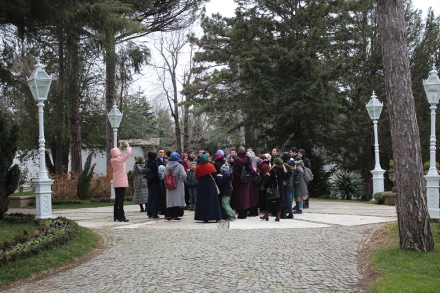 Bir döneme adını vermiş, yaşadığı asra mührünü vurmuş, Üç kıtanın son hükümdarı Sultan İkinci Abdülhamid Han'ın şehzadelik mekanı Maslak Kasrı'na, padişahlığı döneminde devleti dare ettiği Yıldız Sarayı'na ve çevresine ziyarette bulunduk.