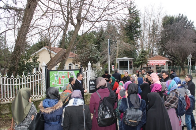 Bir döneme adını vermiş, yaşadığı asra mührünü vurmuş, Üç kıtanın son hükümdarı Sultan İkinci Abdülhamid Han'ın şehzadelik mekanı Maslak Kasrı'na, padişahlığı döneminde devleti dare ettiği Yıldız Sarayı'na ve çevresine ziyarette bulunduk.