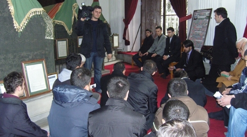 Üç Kıtanın Son Hükümdarını kabrinde yâd ettik