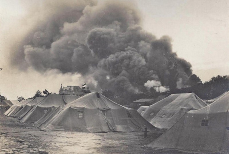 6 Eylül 1917′de Haydarpaşa, cehennemi yaşadı. Suriye Cephesi’ndeki Dördüncü Ordu’ya asker, silah ve cephane götürmek üzere harekete hazır bekleyen bir trenle, yolcu dolu bir banliyö treni patlatıldı. Gar harabeye döndü. Yüzlerce insan öldü.
