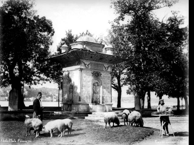 II. Abdülhamid, Osmanlı İmparatorluğu'nun 34. padişahı ve 113. İslam halifesidir. Bunalımlı bir dönemde tahta çıkan Abdülhamid, Batı'ya karşı dengeci, Doğu'ya karşı İslamcı politikalar izlemiş, ülke içinde mutlakiyeti güçlendirmiştir.Bu dönmede çekilmiş olan çeşmeler fotoğraf albümü İstanbul Tarih farkıyla arşivlerden çıkarılıp sizlere sunulmuştur.