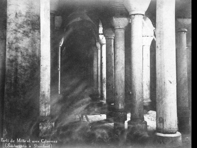 II. Abdülhamid, Osmanlı İmparatorluğu'nun 34. padişahı ve 113. İslam halifesidir. Bunalımlı bir dönemde tahta çıkan Abdülhamid, Batı'ya karşı dengeci, Doğu'ya karşı İslamcı politikalar izlemiş, ülke içinde mutlakiyeti güçlendirmiştir.Bu dönmede çekilmiş olan çeşmeler fotoğraf albümü İstanbul Tarih farkıyla arşivlerden çıkarılıp sizlere sunulmuştur.