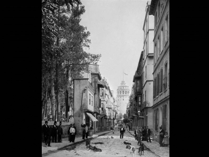 II. Abdülhamid, Osmanlı İmparatorluğu'nun 34. padişahı ve 113. İslam halifesidir. Bunalımlı bir dönemde tahta çıkan Abdülhamid, Batı'ya karşı dengeci, Doğu'ya karşı İslamcı politikalar izlemiş, ülke içinde mutlakiyeti güçlendirmiştir.Bu dönmede çekilmiş olan sosyal yaşamı anlatan fotoğraf albümü İstanbul Tarih farkıyla arşivlerden çıkarılıp sizlere sunulmuştur.