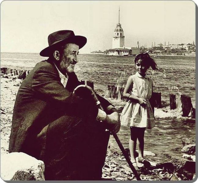 İstanbul boğazının girişine yapılan Kız kulesi, muhteşem görüntüsü ile boğazın incisidir. Mö. 341 yılında yapıldığı düşünülmektedir. 