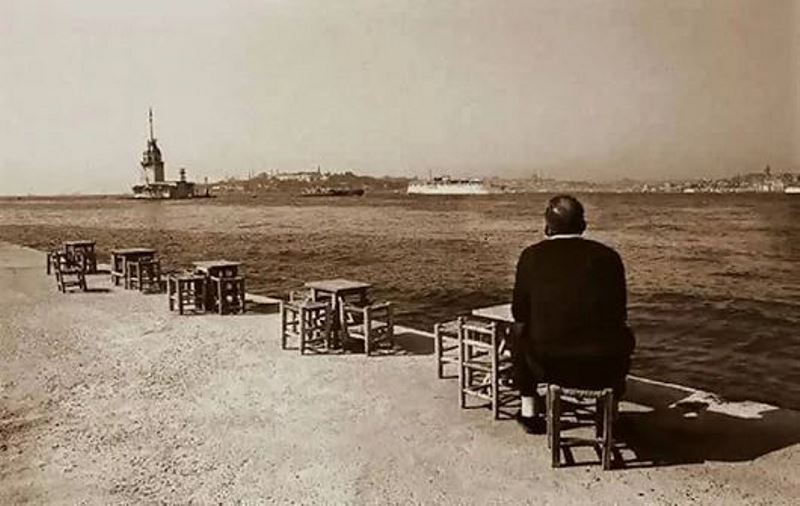 İstanbul boğazının girişine yapılan Kız kulesi, muhteşem görüntüsü ile boğazın incisidir. Mö. 341 yılında yapıldığı düşünülmektedir. 