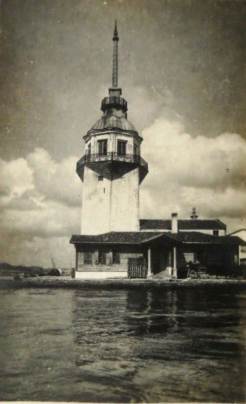 İstanbul boğazının girişine yapılan Kız kulesi, muhteşem görüntüsü ile boğazın incisidir. Mö. 341 yılında yapıldığı düşünülmektedir. 