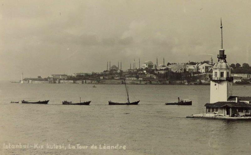 İstanbul boğazının girişine yapılan Kız kulesi, muhteşem görüntüsü ile boğazın incisidir. Mö. 341 yılında yapıldığı düşünülmektedir. 