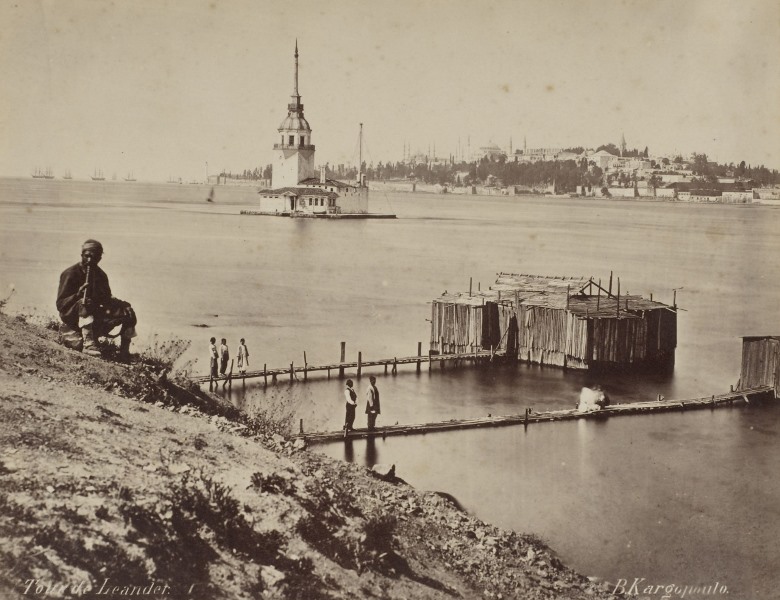 İstanbul boğazının girişine yapılan Kız kulesi, muhteşem görüntüsü ile boğazın incisidir. Mö. 341 yılında yapıldığı düşünülmektedir. 