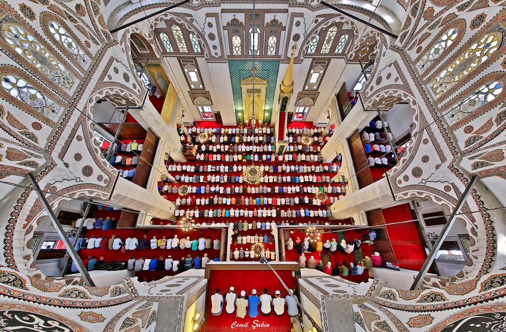 Kubbelerin Üstadı Cemil Şahin'in Objektifinden İstanbul Camilerine İstanbul Tarih farkıyla birde bu şekilde bakın.