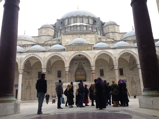 İstanbul Tarih ve Kültür Derneği tarafından yılın belirli dönemlerinde web sitemiz üzerinden duyurulan gezilerden biri daha gerçekleşti. Sizde gezi kaydınızı yaptırarak İstanbul Tarih farkıyla Mimar Sinan'ın izlerini İstanbul Tarih farkıyla keşfedin.

