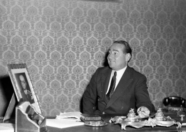 Türkiye Cumhuriyeti Devleti’nin Başbakanı, Başbakanlığı Döneminde yaptığı hamlelerle Türkiye’yi ayağa kaldıran ve 27 Mayıs 1960 Askeri Darbesi neticesinde idâm edilerek asılan siyaset ve devlet adamı…