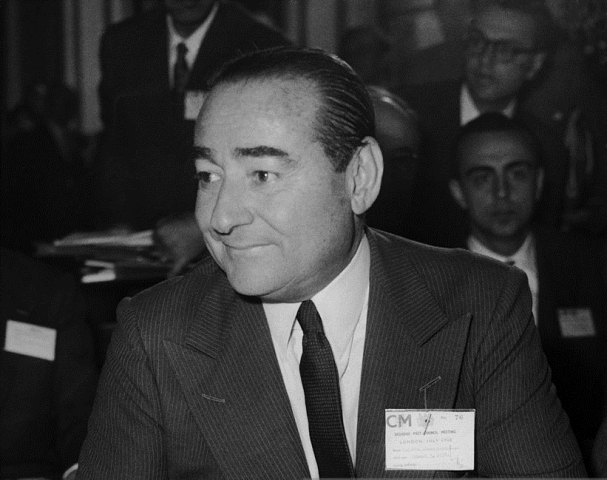 Türkiye Cumhuriyeti Devleti’nin Başbakanı, Başbakanlığı Döneminde yaptığı hamlelerle Türkiye’yi ayağa kaldıran ve 27 Mayıs 1960 Askeri Darbesi neticesinde idâm edilerek asılan siyaset ve devlet adamı…