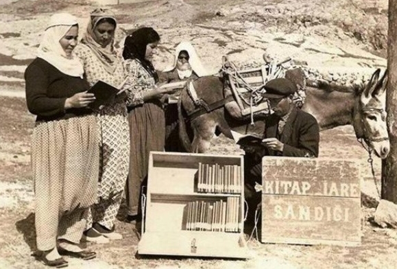 Eşekli Kütüphaneci